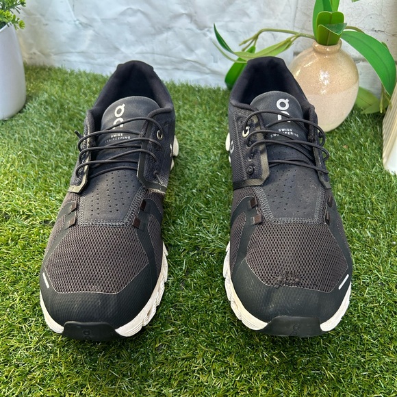 On Cloud 5 Sneakers in Black /white men size  12 gently used - Picture 13 of 16